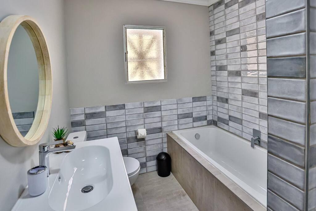 Large Sea View, Walk To Eateries, Loadshed Free Appartement Ballito Buitenkant foto