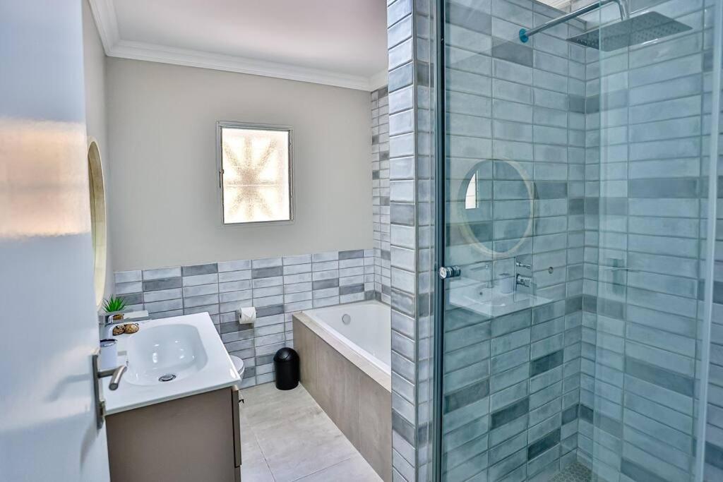 Large Sea View, Walk To Eateries, Loadshed Free Appartement Ballito Buitenkant foto