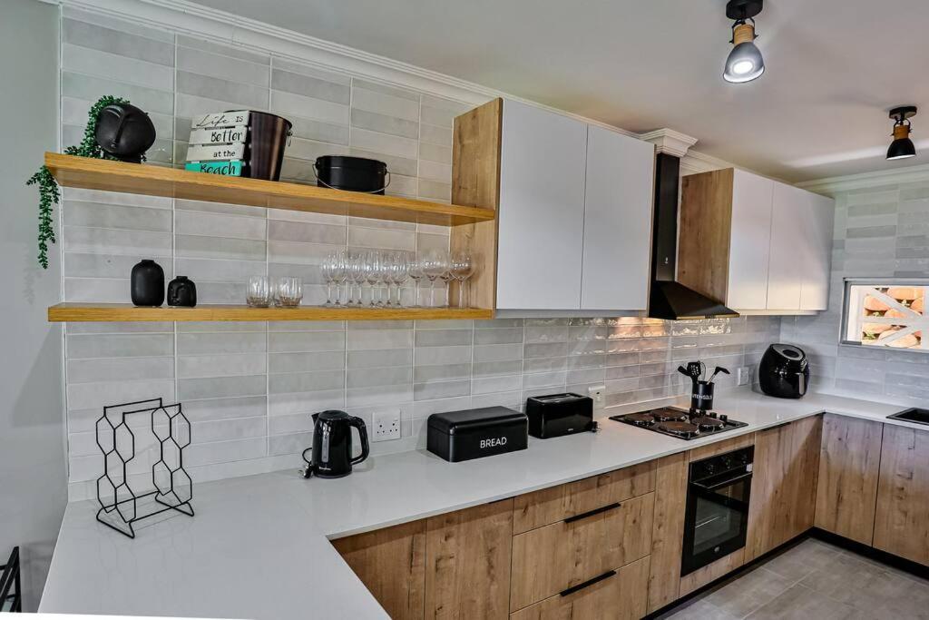 Large Sea View, Walk To Eateries, Loadshed Free Appartement Ballito Buitenkant foto