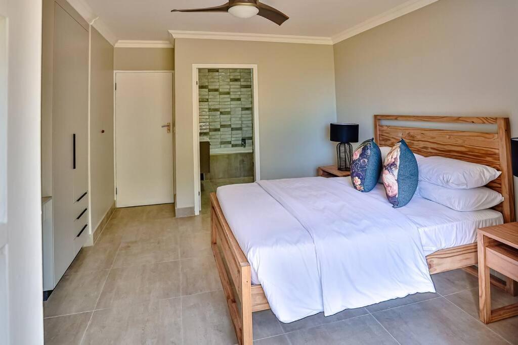 Large Sea View, Walk To Eateries, Loadshed Free Appartement Ballito Buitenkant foto